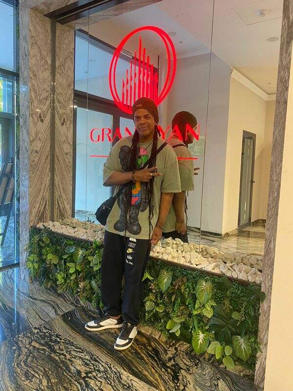 Эндрю Дональдс в Grand Yan Hotel